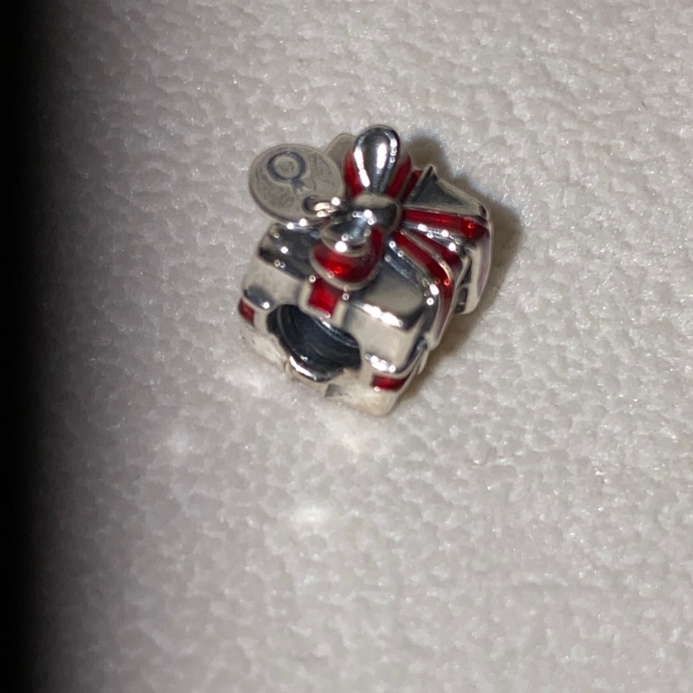 Pandora retired  2012 Black Friday edition gift charm